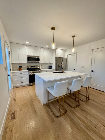 Building Photo - 1401 Yates St