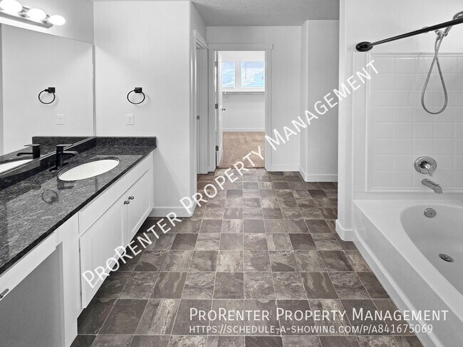 Building Photo - 1152 W Beacon Way