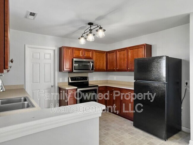 Building Photo - 100 Salem Creek Dr