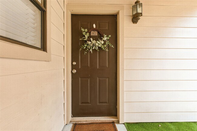 Building Photo - 2277 S Kirkwood Rd