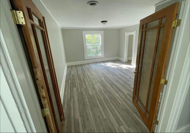 Building Photo - 811 Park St SW