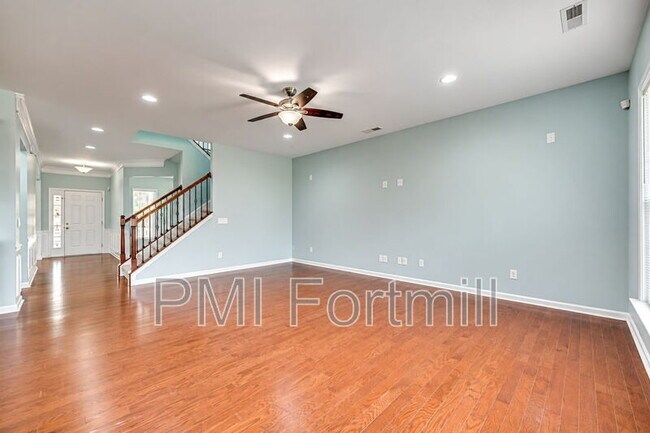 Building Photo - 1080 Crescent Moon Dr