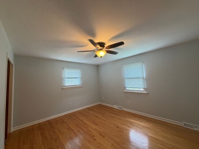 Building Photo - 2846 Envoy Dr