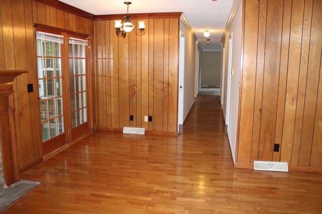 Building Photo - 611 E Mountcastle Dr