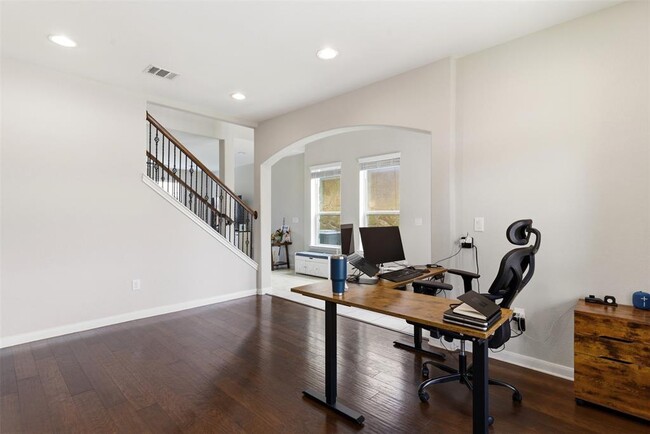 Building Photo - 2409 Muzzie Ln