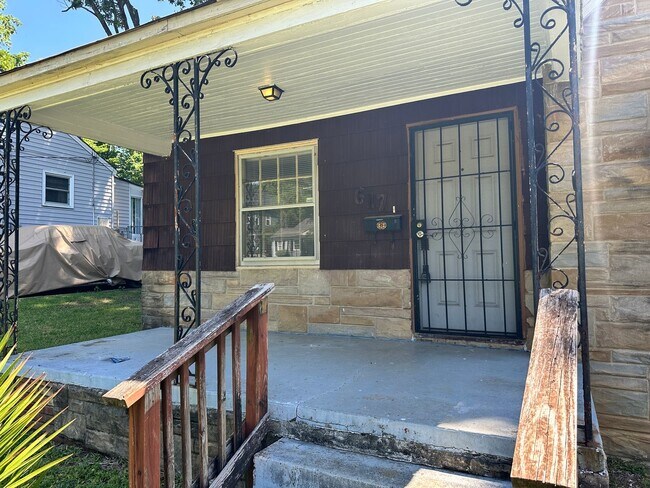 Building Photo - Charming Two Bedroom House in Enderly Park!