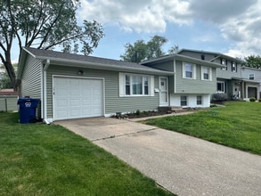 Building Photo - 3121 Westmar Dr