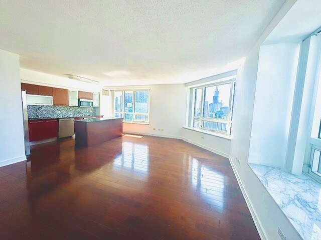 Building Photo - 512 N McClurg Ct