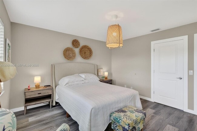 Building Photo - 9425 S Ocean Dr