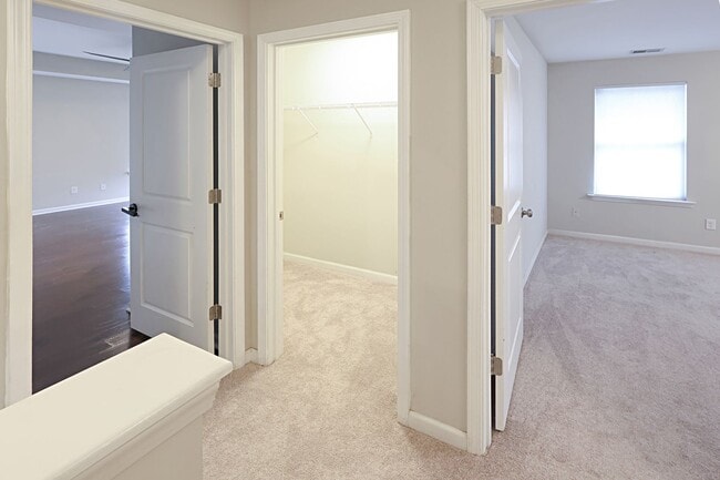 Building Photo - Stunning & Spacious 4 Bedroom Home in Highland Falls Community