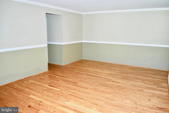 Building Photo - 2850 Dover Ln
