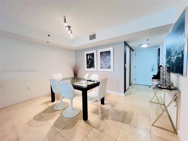 Building Photo - 1200 Brickell Bay Dr