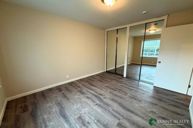 Building Photo - 2490 Fleetwood Dr