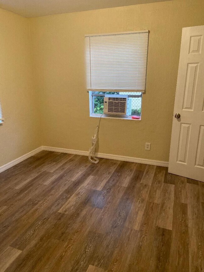 Building Photo - House for Rent - St Petersburg 3 Bedroom 1...