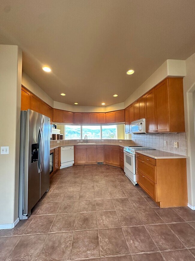 Building Photo - Stunning 4 Bedroom Briarwood Home with City View - MOVE IN SPECIAL $200 OFF