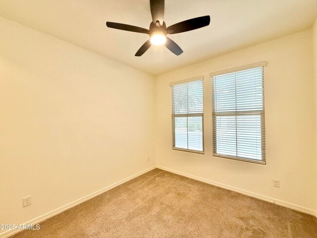 Building Photo - 735 W Derringer Way
