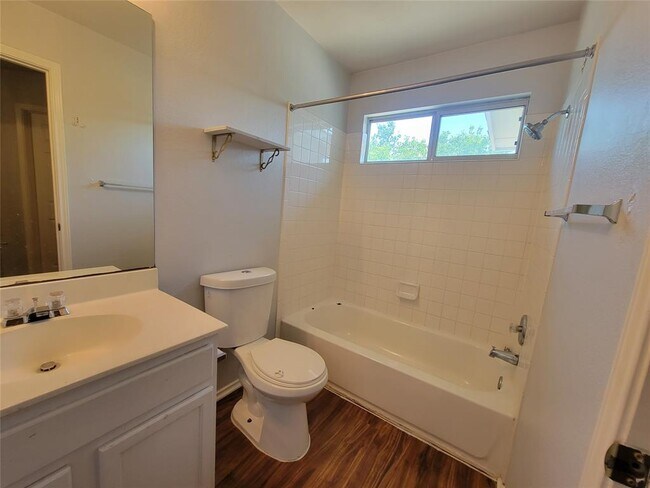 Building Photo - 152 Dressen