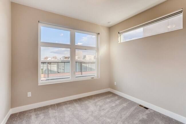 Building Photo - Sunnyside 3 Bedroom Townhomes for Rent