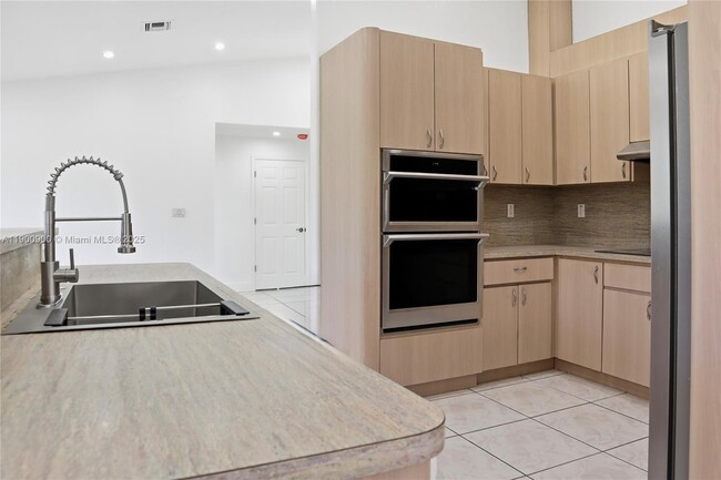 Building Photo - 19851 SW 79th Ave