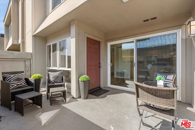 Building Photo - 2516 Arizona Ave