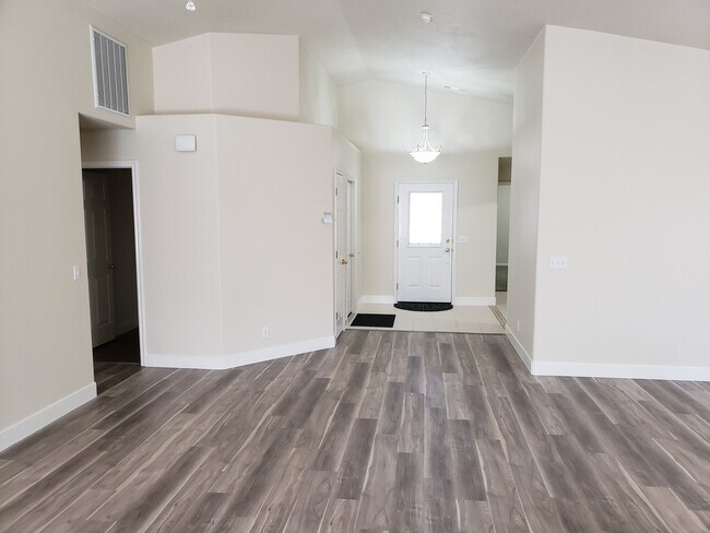 Building Photo - Bright Home with 2 Car Garage