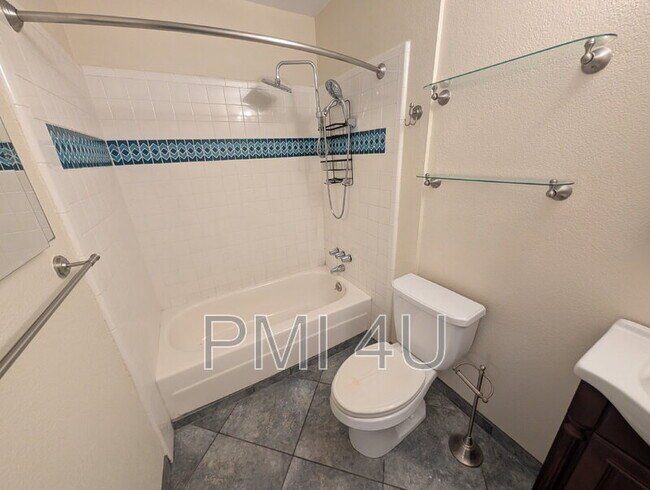Building Photo - 4225 Penelope Pl NE