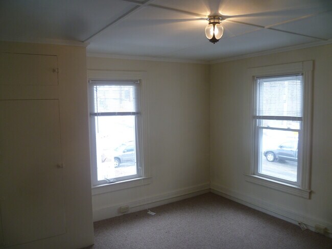 Building Photo - 174 S Branch St