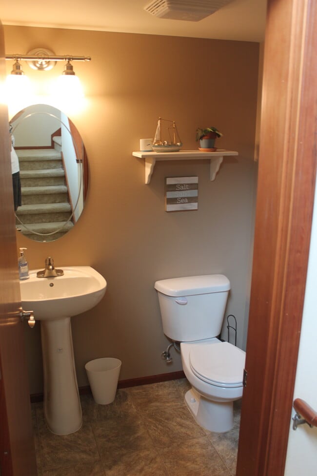 Building Photo - 341 Holland Ave