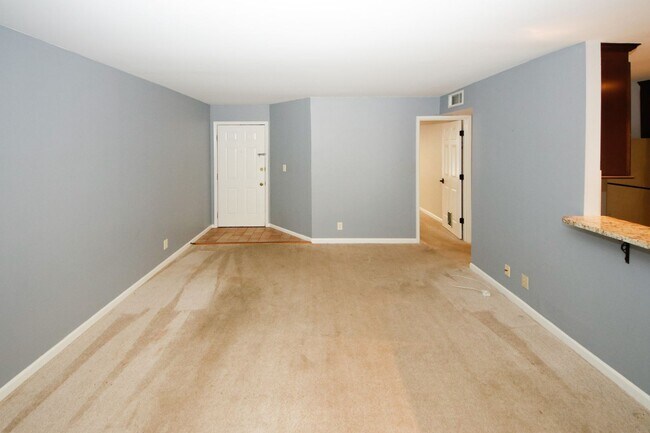 Building Photo - Secluded Community Near The Perimeter Mall