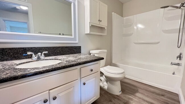 Building Photo - Lovely 3 Bed 2.5 Bath Townhome with 2 Car ...