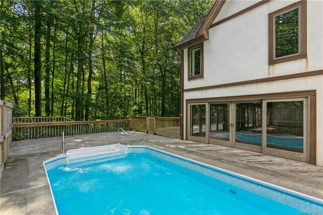 Building Photo - 61 Oak Hollow