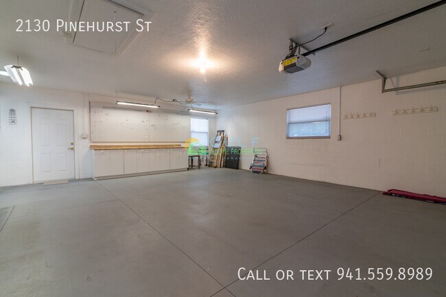Building Photo - 2130 Pinehurst St