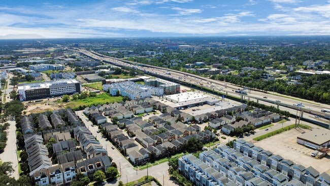 Building Photo - 1727 Aden Dr