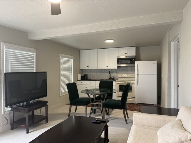 Building Photo - 3100 Thomas Ave