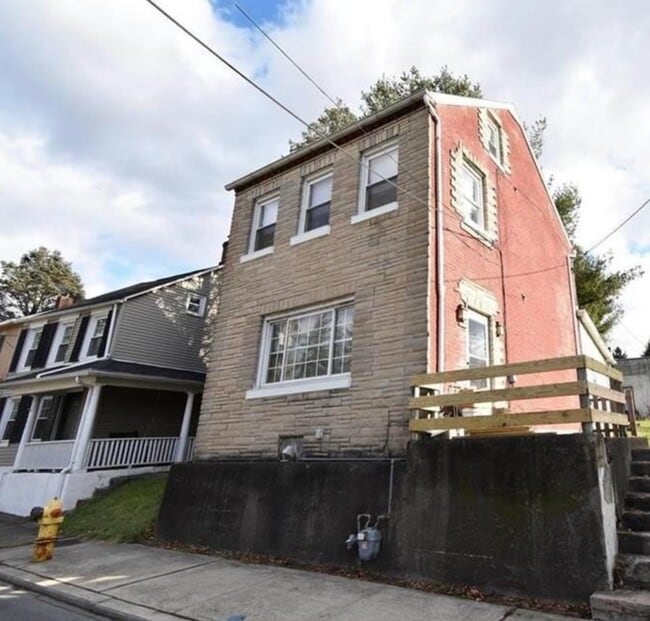 Building Photo - 139 Main St