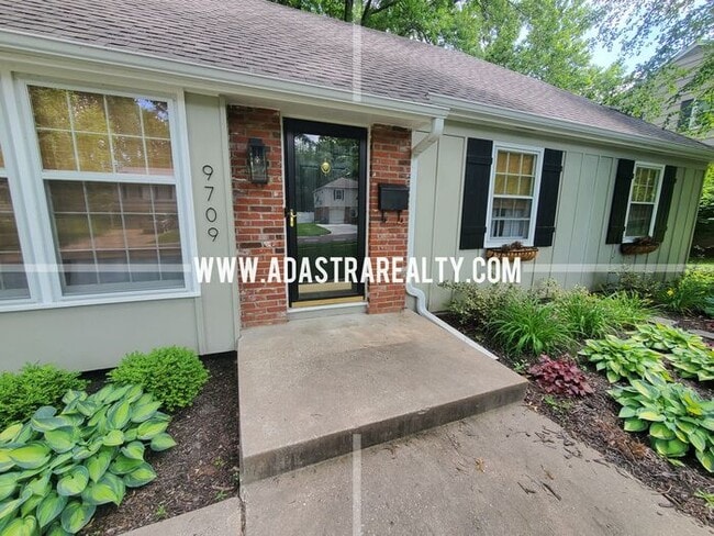 Building Photo - Beautiful Home in the Heart of Overland Park-Available NOW!!