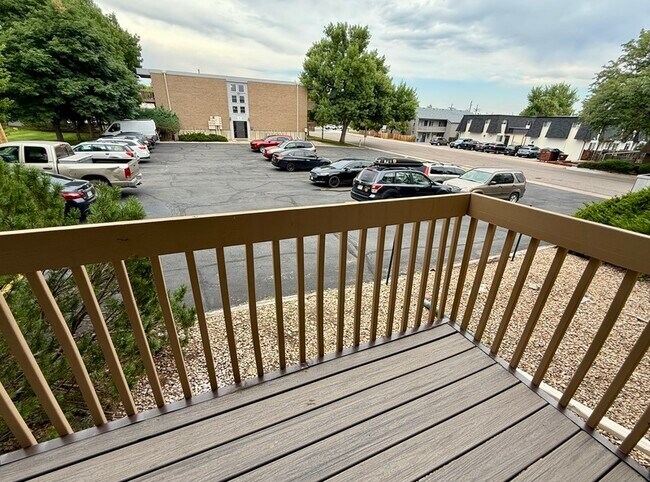 Building Photo - 1606 Cottonwood Dr