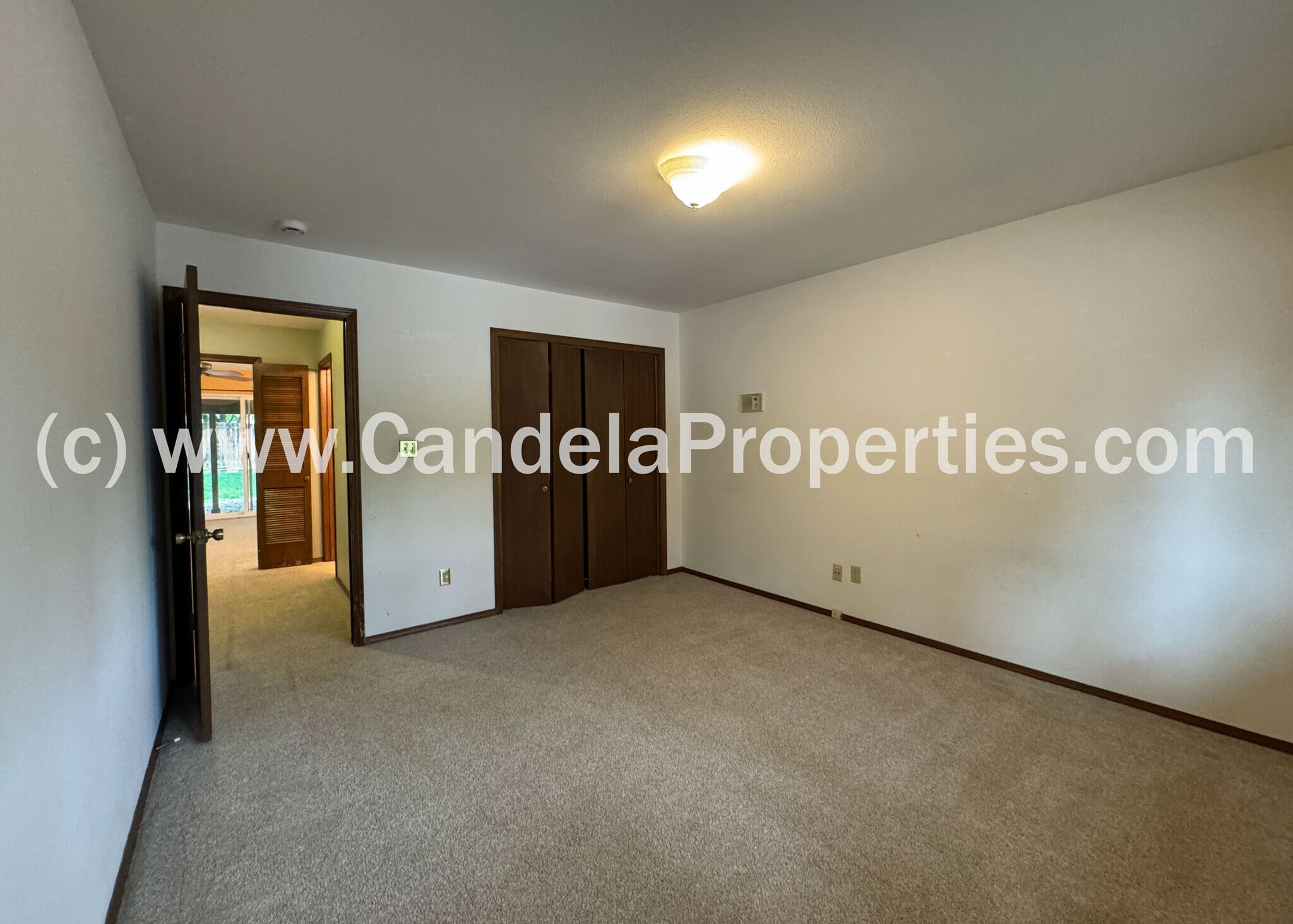 Building Photo - 2970 Shoreham Cir