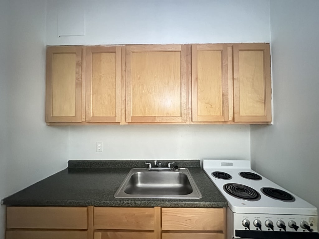 Building Photo - 562 W Arlington Pl