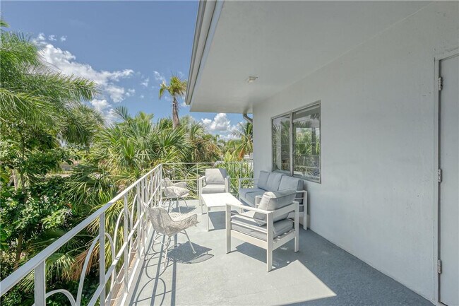 Building Photo - 2717 Yacht Club Blvd