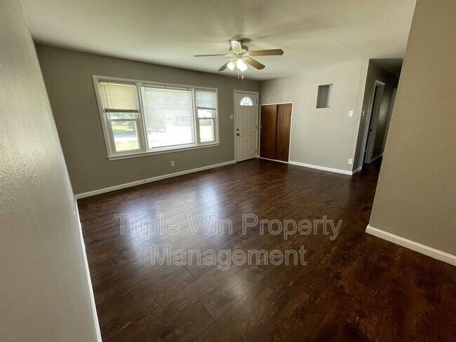 Building Photo - 1105 S Waterford Dr