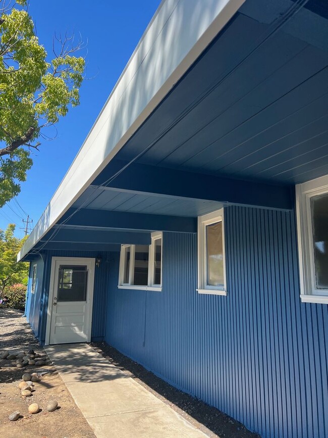 Primary Photo - GORGEOUS 4 Bed/3 Bath Home *New Flooring* ...