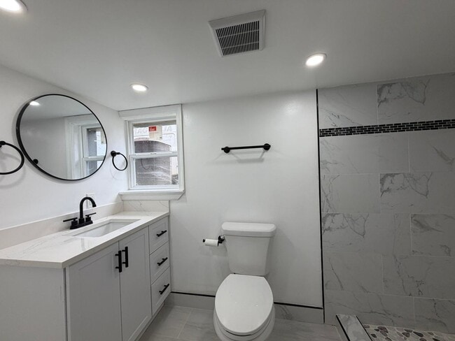 Building Photo - Spacious NE Roanoke City Home!