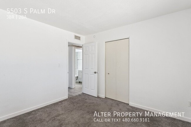 Building Photo - 5503 S Palm Dr