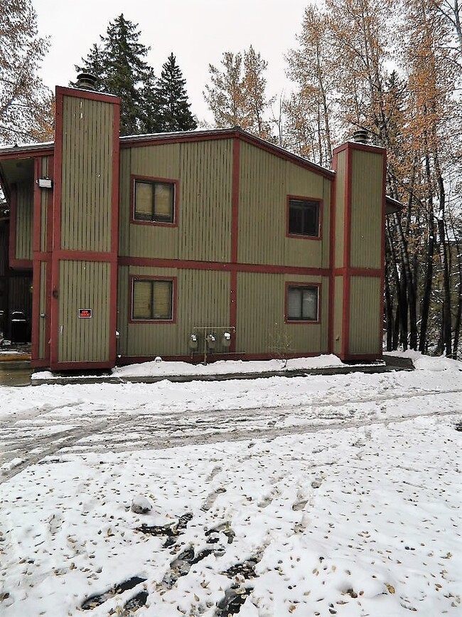 Building Photo - Long Term Rental- Creekside Condominiums #20C - UNFURNISHED