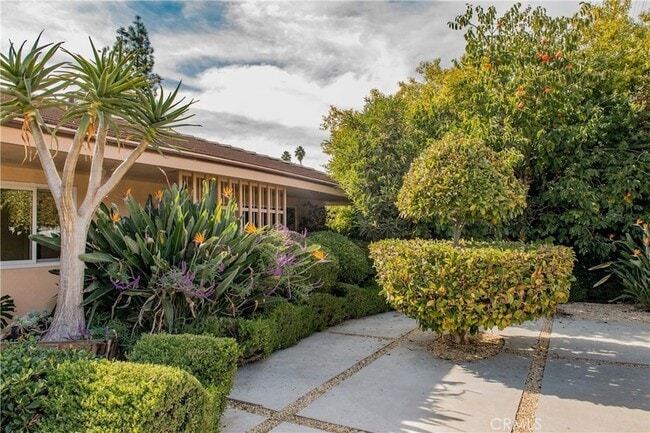 Building Photo - 13104 Magnolia Blvd