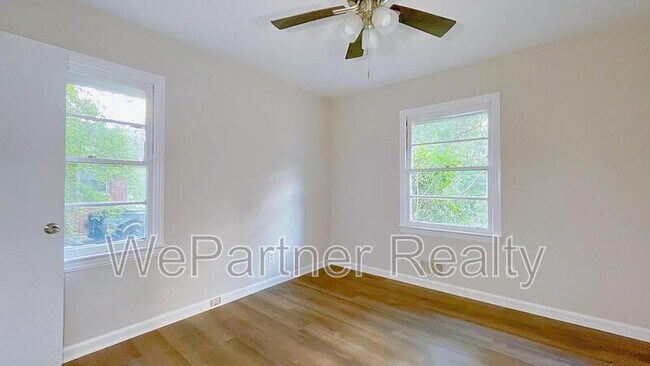 Building Photo - 2744 Fairlane Dr SE
