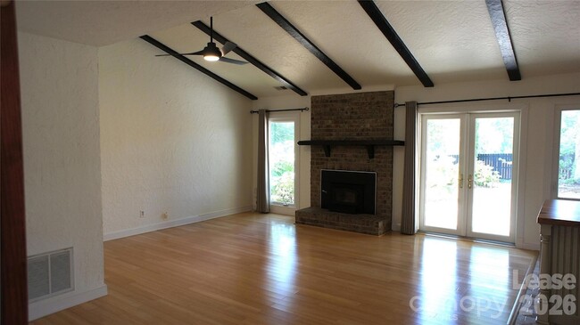 Building Photo - 4400 Woods End Ln