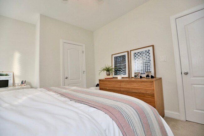 Building Photo - 3-Bedroom Condo 1/2 Mile from Oceanfront! Stainless Steel Appliances - Granite Counter Tops - All...