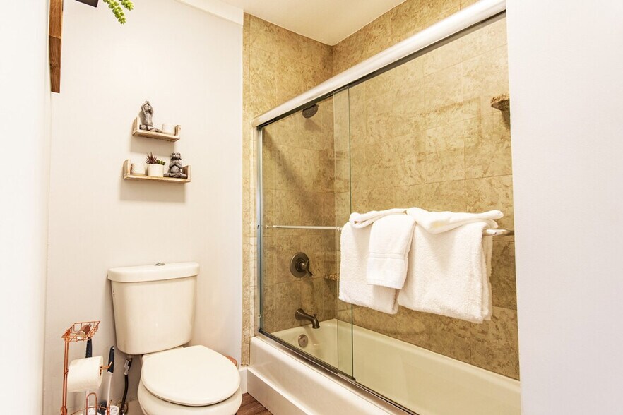 Building Photo - 4000 Gulf Terrace Dr